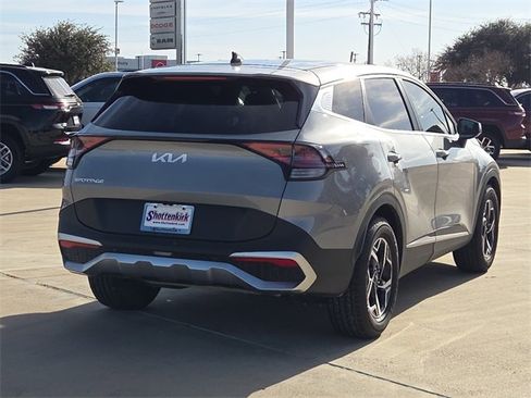 Used 2023 Kia Sportage LX image 8
