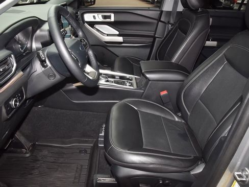 Used 2024 Ford Explorer Limited w/ Limited Technology Package image 13