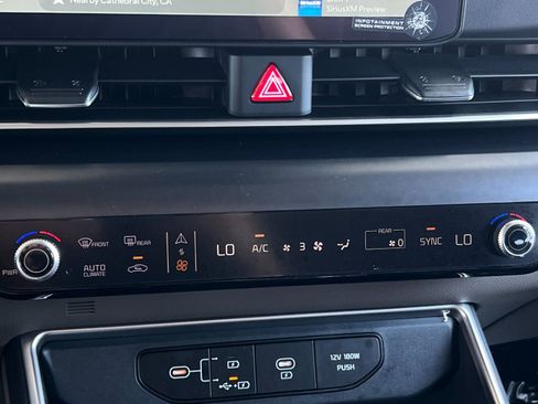 Used 2026 Kia Carnival FWD image 24