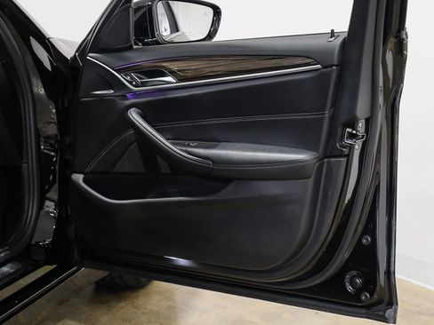 Used 2019 BMW 530i w/ Convenience Package image 48