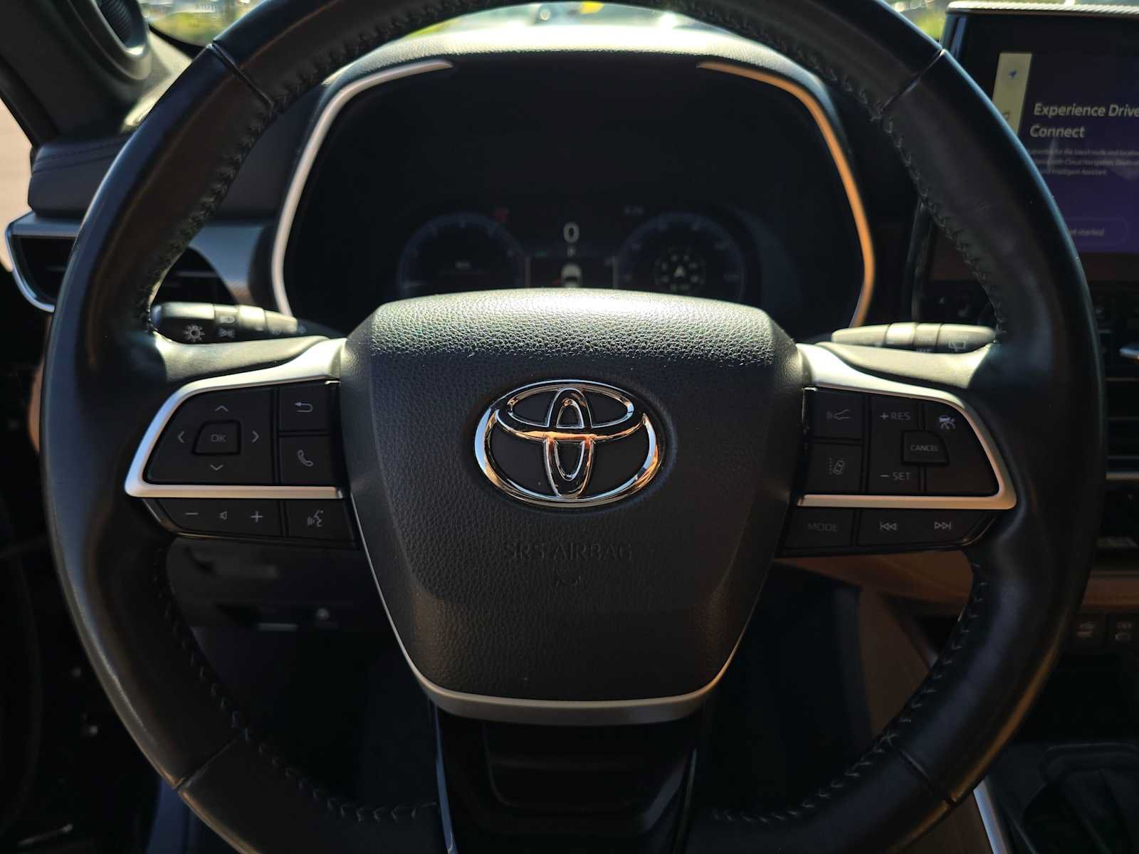 Used 2023 Toyota Highlander Platinum FWD image 22