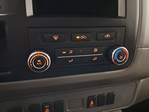 Used 2015 Nissan NV 2500 SV image 24