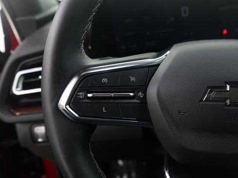 Used 2024 Chevrolet Traverse Z71 image 17