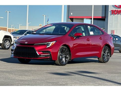 Used 2026 Toyota Corolla SE w/ SE Premium Package FWD image 8