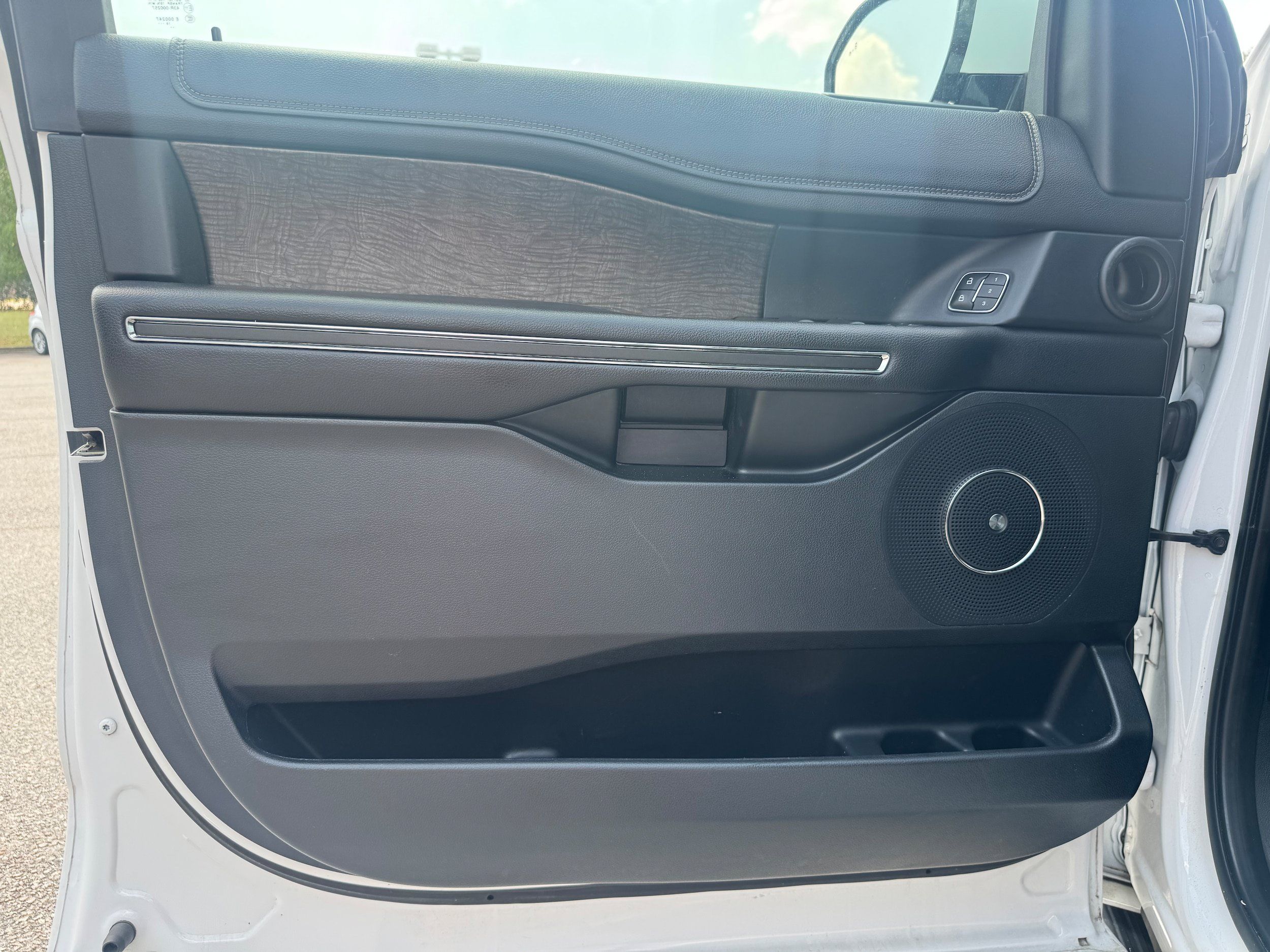 Used 2020 Ford Expedition Limited RWD image 6
