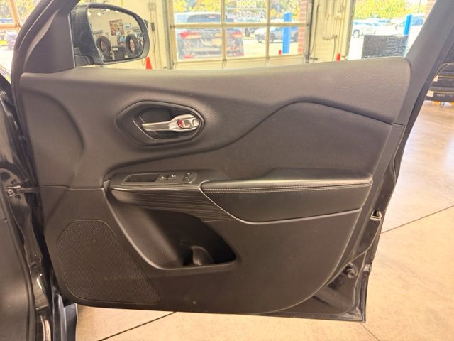 Used 2014 Jeep Cherokee Latitude FWD image 24