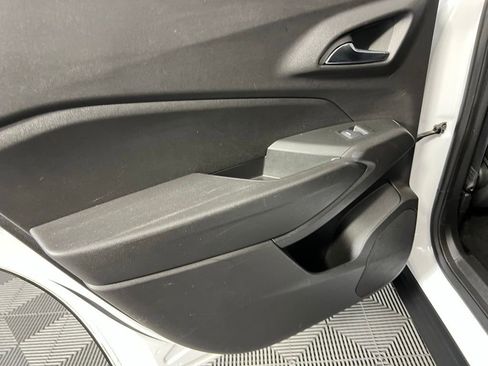 Used 2025 Chevrolet Trax LT image 25