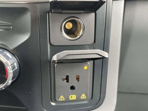 Used 2025 Ford F150 Lightning XLT image 24