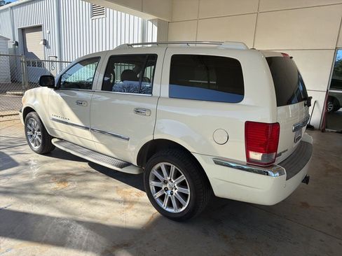 Used 2008 Chrysler Aspen Limited image 2