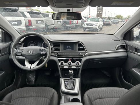 Used 2019 Hyundai Elantra SE w/ Cargo Package FWD image 11