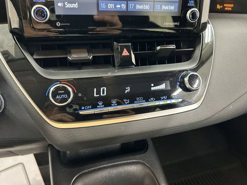 Used 2022 Toyota Corolla LE FWD image 16