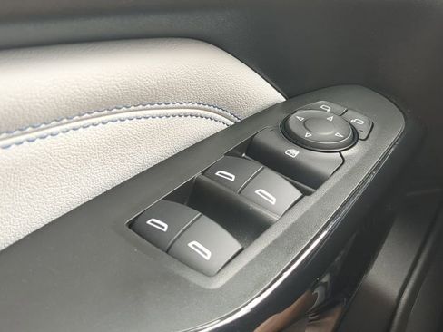 Used 2025 Chevrolet Trax LT w/ LT Convenience Package image 24