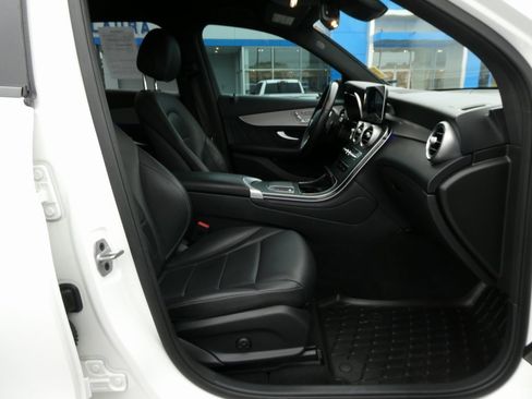 Used 2022 Mercedes-Benz GLC 300 4MATIC image 15