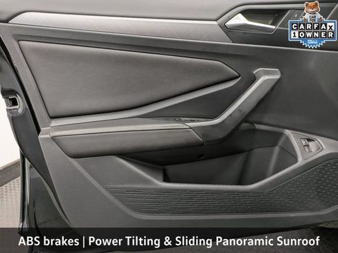 Used 2024 Volkswagen Jetta SE w/ Panoramic Sunroof Package FWD image 10