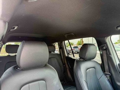 Used 2022 Mercedes-Benz GLB 250 4MATIC w/ Premium Package Lite image 17