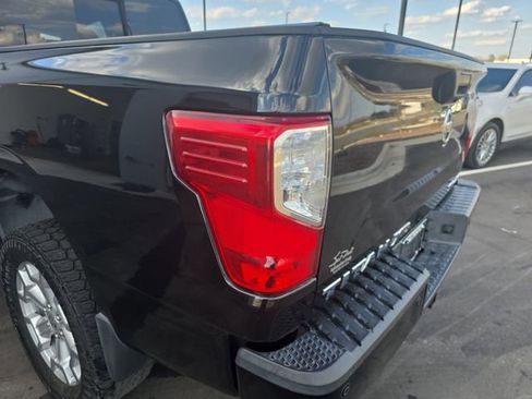 Used 2019 Nissan Titan SV w/ SV Convenience Package image 25