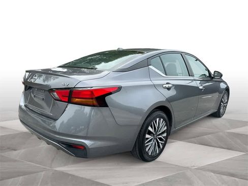 Used 2024 Nissan Altima 2.5 SV image 8