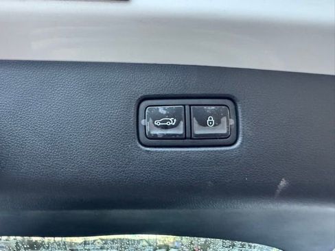 Used 2026 Genesis GV70 2.5T Select image 12