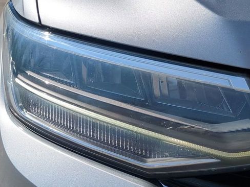 Used 2023 Volkswagen Tiguan SE R-Line image 9