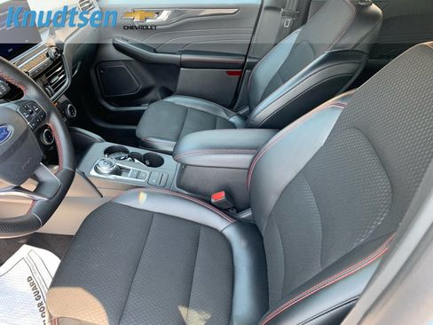 Used 2025 Ford Escape ST-Line Select AWD/4WD image 18