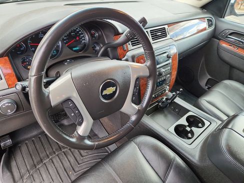 Used 2014 Chevrolet Suburban LT w/ Luxury Package image 8