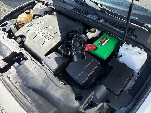 Used 2017 Lincoln Continental Select image 27