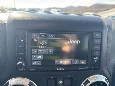 Used 2011 Jeep Wrangler Sahara w/ Dual Top Group image 16