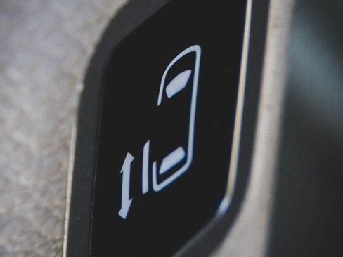 Used 2020 Chrysler Pacifica Touring-L image 9