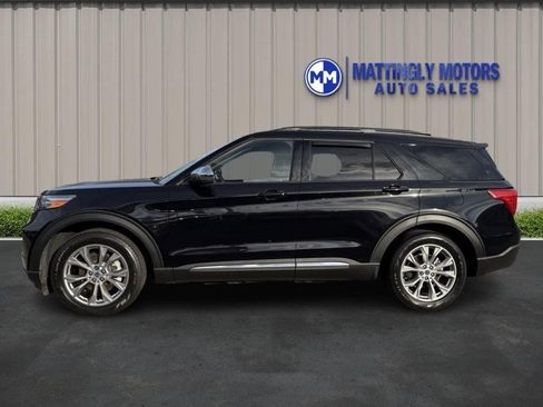 Used 2022 Ford Explorer XLT w/ Equipment Group 202A image 6