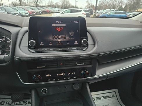 Used 2023 Nissan Rogue SV image 21