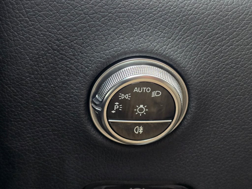 Used 2026 Mercedes-Benz GLC 300 4MATIC image 36