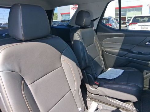 Used 2021 Chevrolet Traverse RS image 9