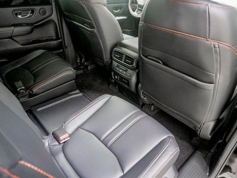 Used 2025 Honda Pilot TrailSport image 35