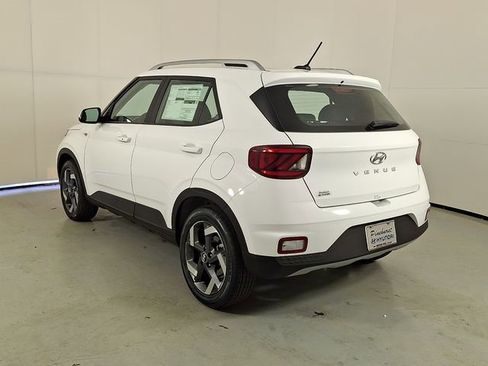 New 2026 Hyundai Venue SEL FWD image 4