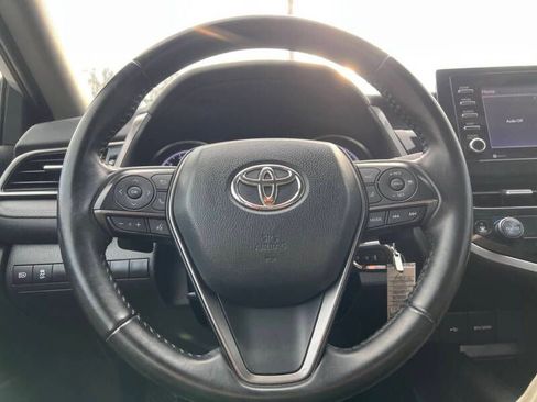 Used 2022 Toyota Camry SE image 18