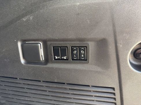 Used 2022 Chevrolet Suburban High Country AWD/4WD image 22
