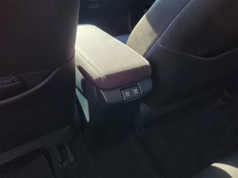 Used 2020 Toyota Prius LE w/ Carpet Mat Package image 11