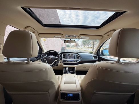 Used 2015 Toyota Highlander Limited image 31