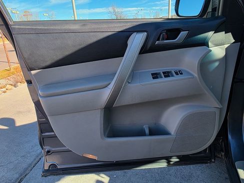 Used 2013 Toyota Highlander SE image 21