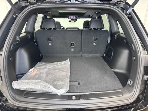 New 2025 Jeep Grand Cherokee Limited w/ Black Appearance Package image 13