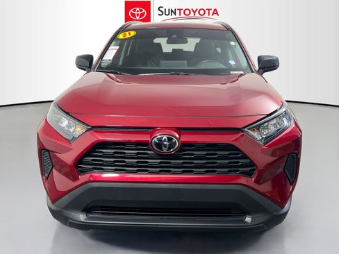 Used 2021 Toyota RAV4 LE AWD/4WD image 10