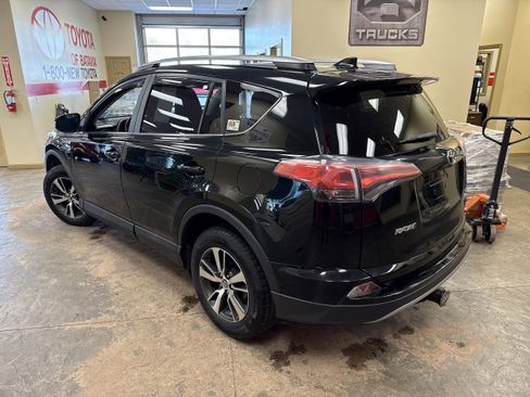 Used 2018 Toyota RAV4 XLE w/ Plus Extra Value Package AWD/4WD image 8