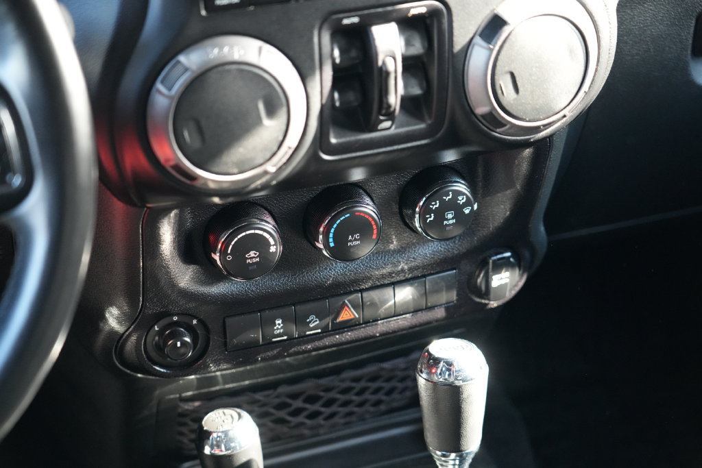 Used 2018 Jeep Wrangler Unlimited Sport AWD/4WD image 21