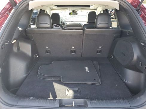 Used 2019 Jeep Cherokee Limited w/ Technology Group image 8