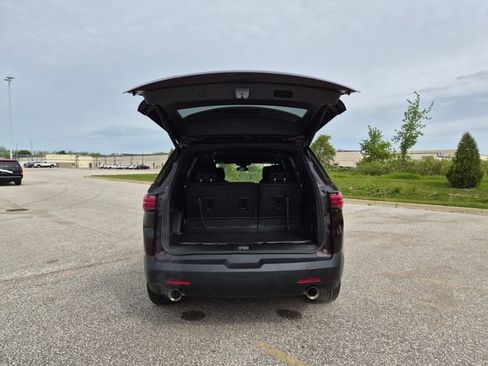 Used 2023 Chevrolet Traverse LT w/ LPO, Floor Liner Package AWD/4WD image 10