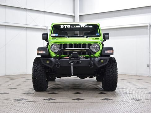 Used 2025 Jeep Wrangler Sport AWD/4WD image 2