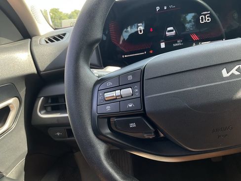 Used 2025 Kia K4 FWD image 32