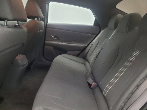 Used 2022 Hyundai Elantra SEL w/ Preferred Accessory Package FWD image 18