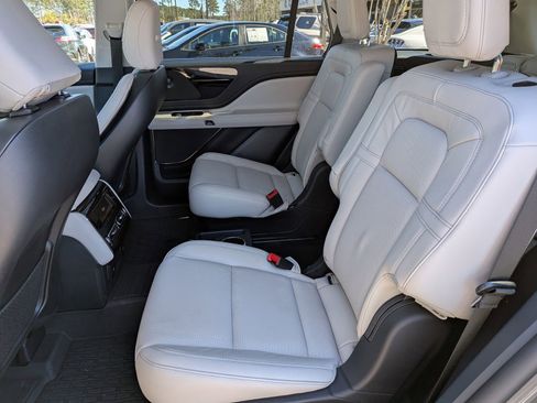 Certified 2025 Lincoln Aviator Reserve image 17