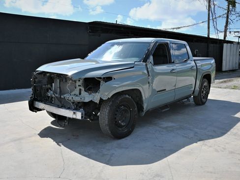 Used 2022 Toyota Tundra SR5 RWD image 2
